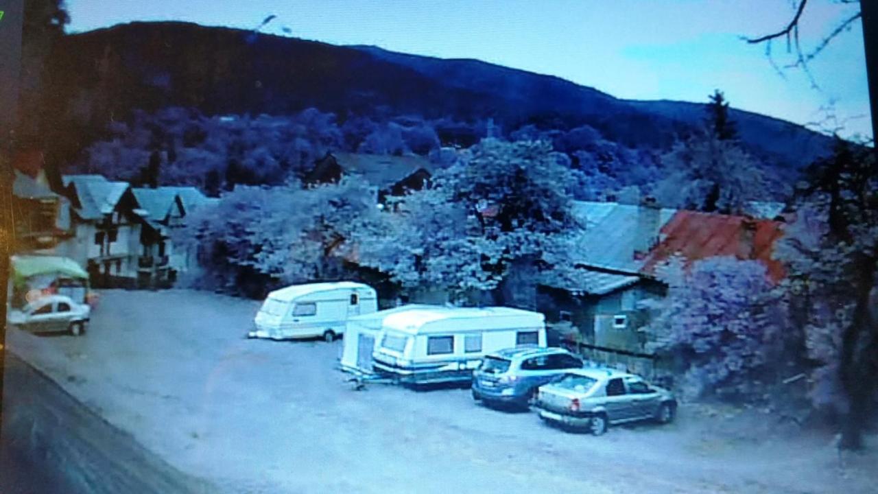 Camping Aviator, Numai Teren, Campare Pentru Rulote Autorulote Personale, Campingul Nu Are Rulote !!! Busteni Ngoại thất bức ảnh